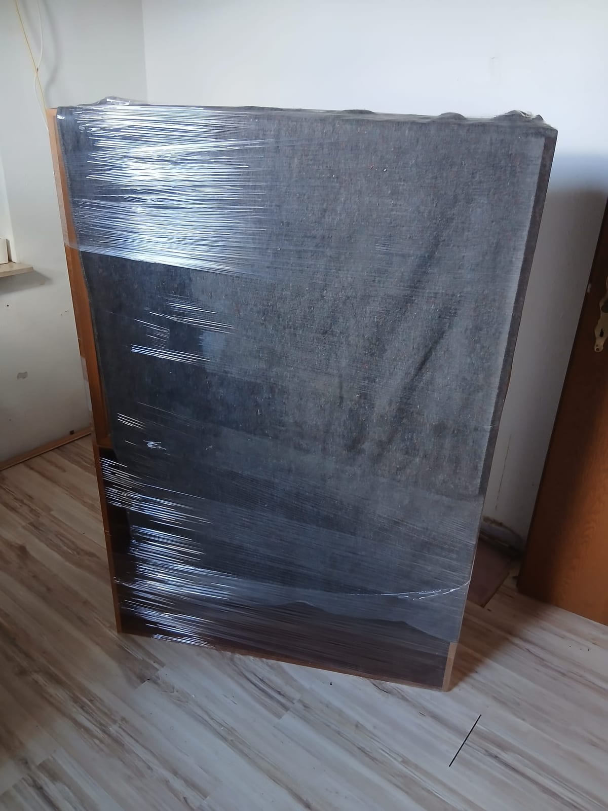 Kantenschutz, Decke, Folie – so verlässt ein Schrank die Wohnung